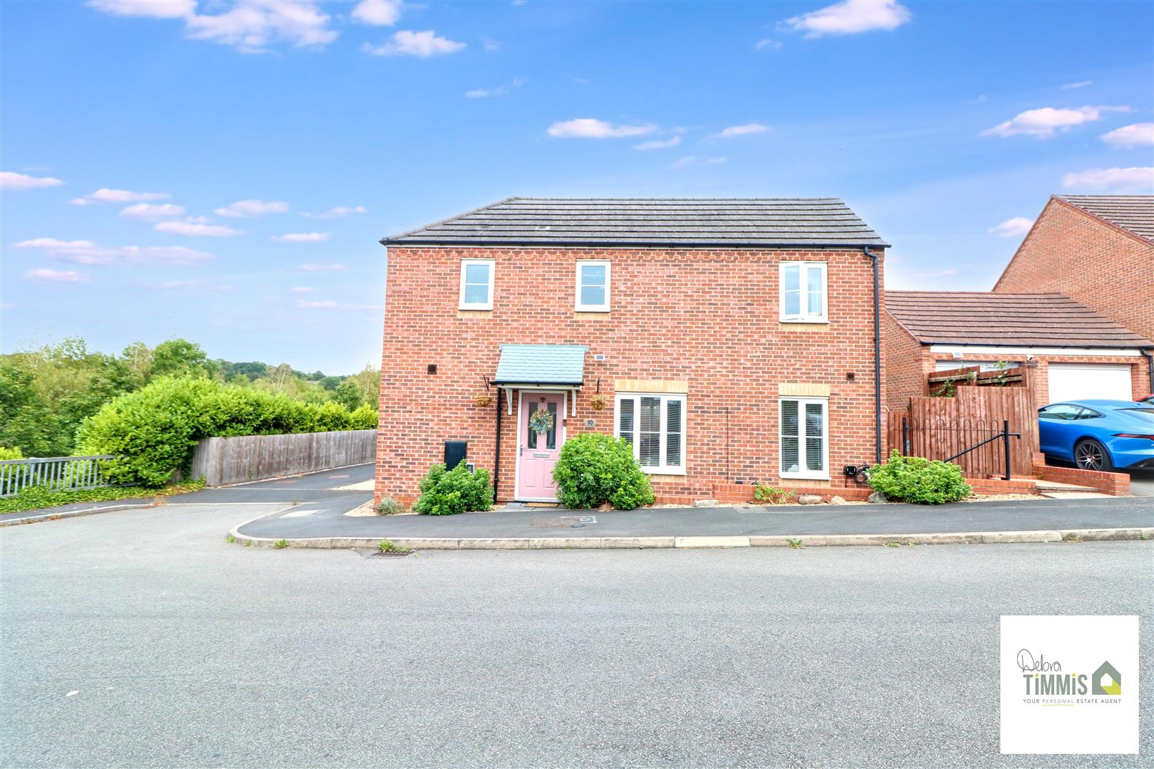 3 bed property in Hollinwood Close, Stoke-On-Trent